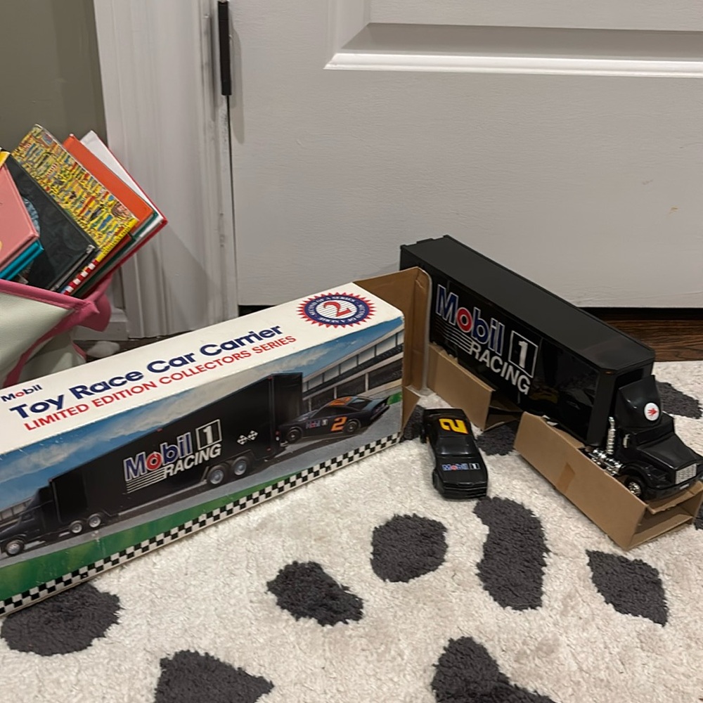1994 mobile racing truck with mini car inserts and box